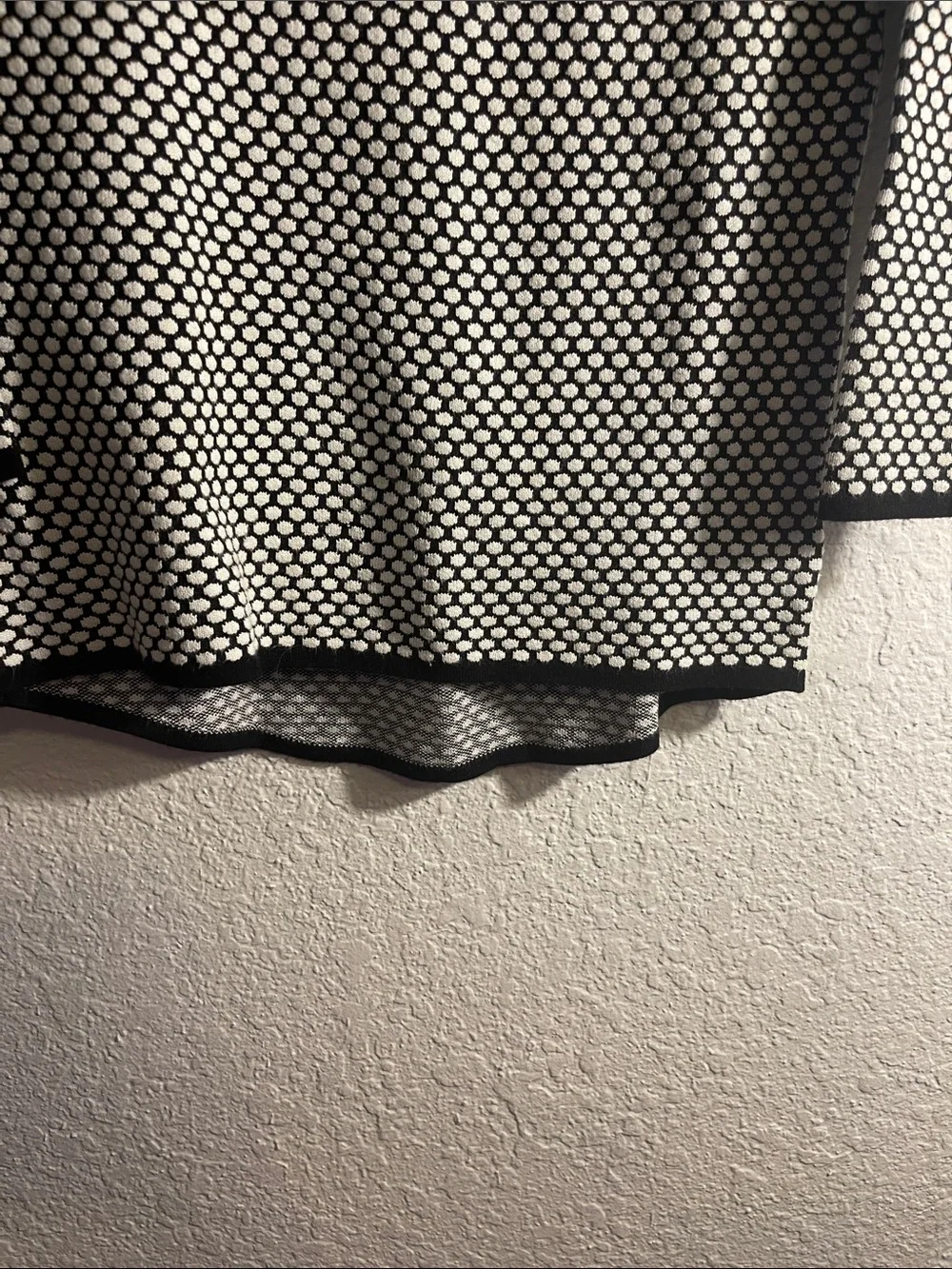 Express Black & White Open-Weave Crewneck Sweater - Picture 5 of 7